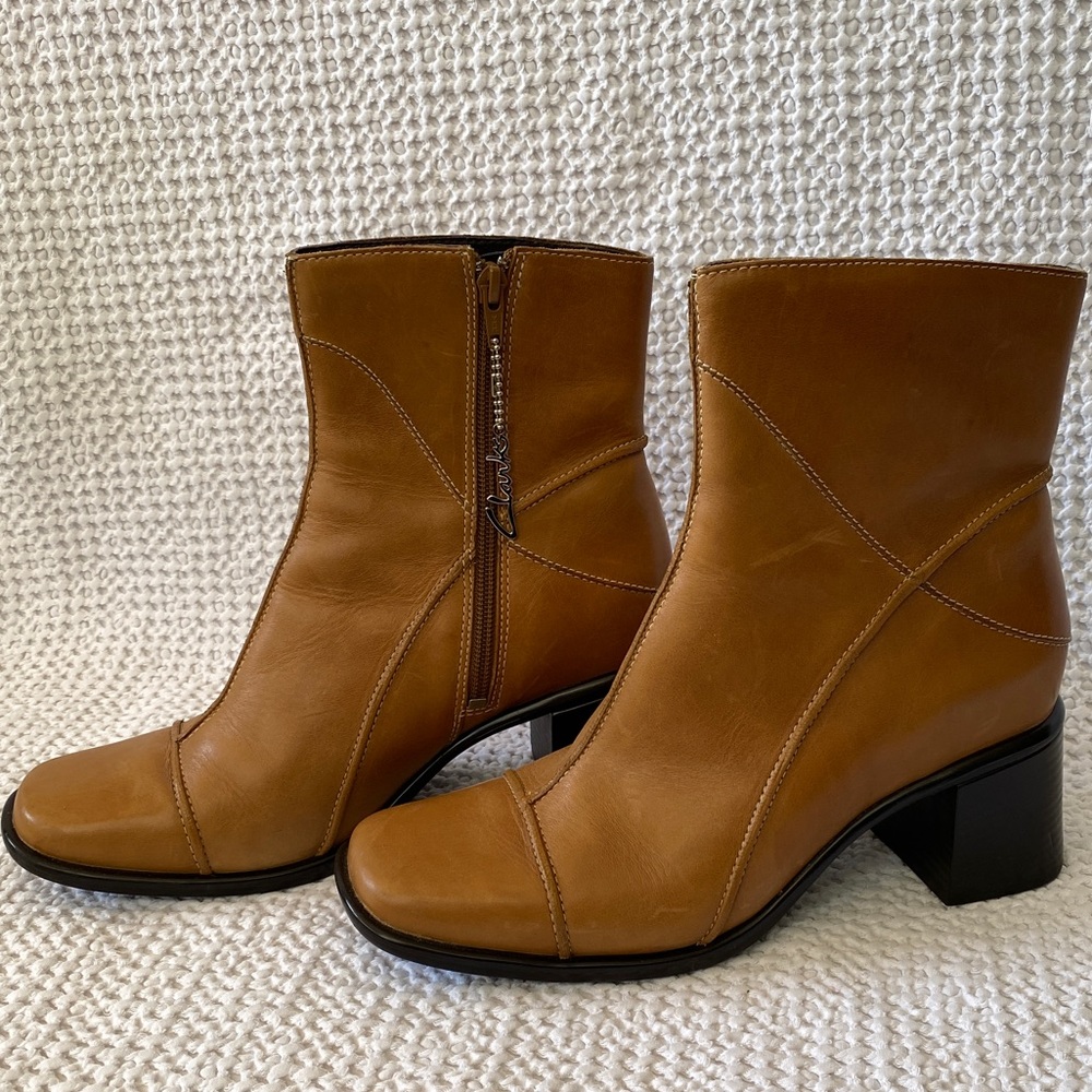 8.5 Clarks Women tan zip up leather ankle heeled boots with square toe